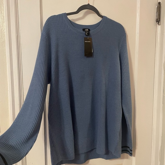 H&M !!NEVER WORN!! Sweater. - Picture 2 of 4